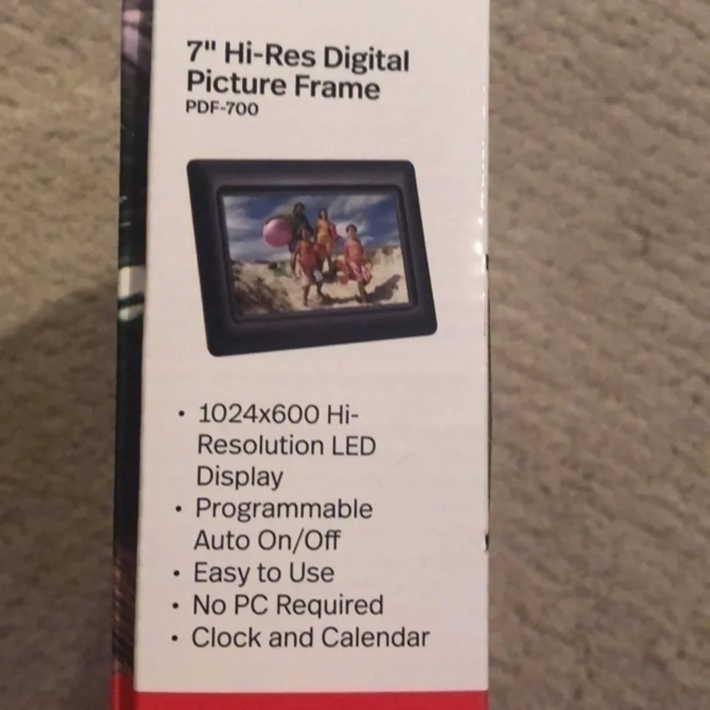 NEW Polaroid 7 inch High Resolution Digital Picture Frame